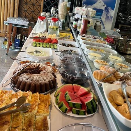 Area Hotel Ксамил Екстериор снимка
