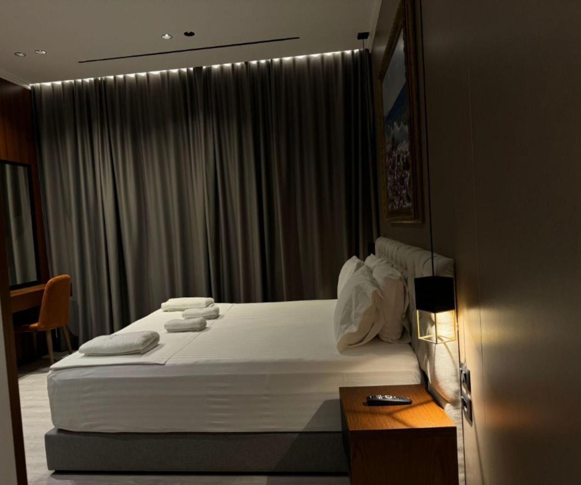Area Hotel Ксамил Екстериор снимка