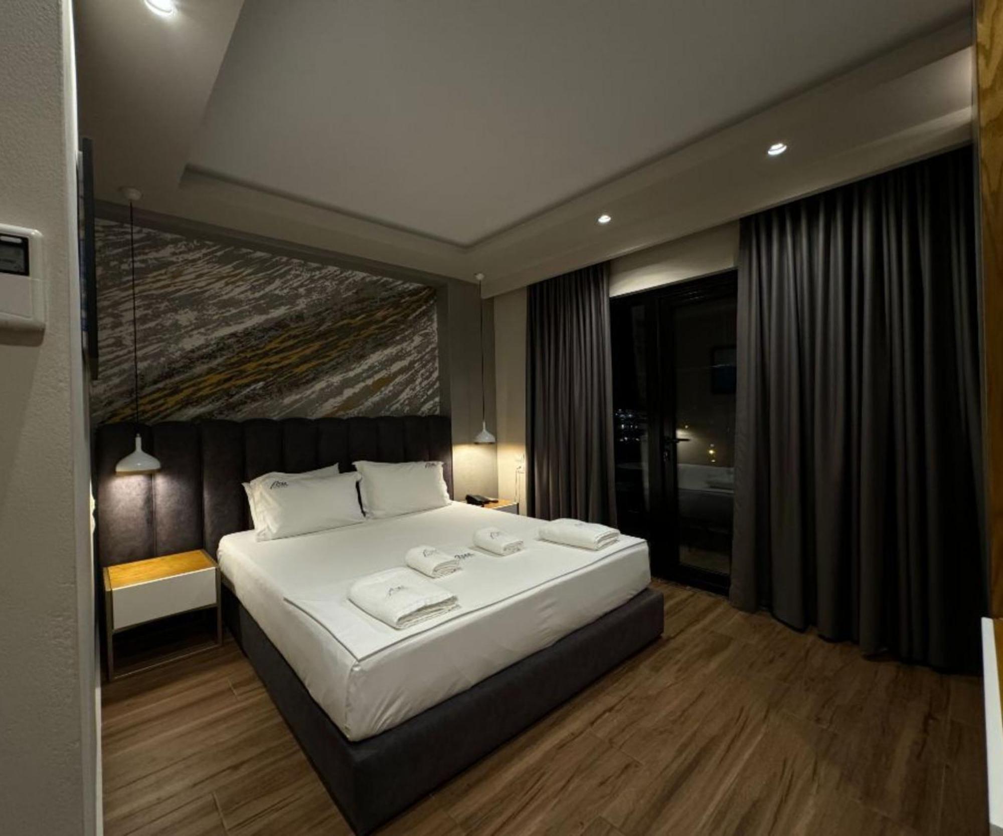 Area Hotel Ксамил Екстериор снимка